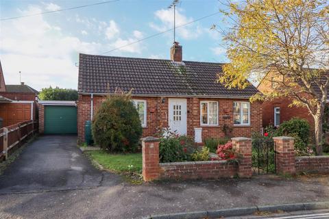 6 Three Acres, Horsham, RH12 1RS