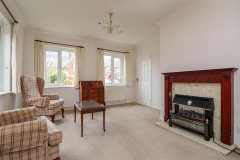 6 Three Acres, Horsham, RH12 1RS