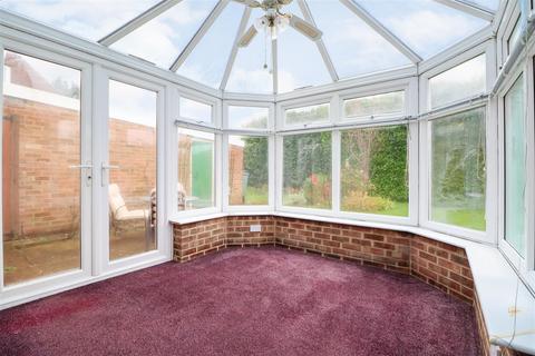 6 Three Acres, Horsham, RH12 1RS