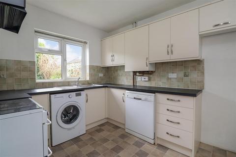 6 Three Acres, Horsham, RH12 1RS