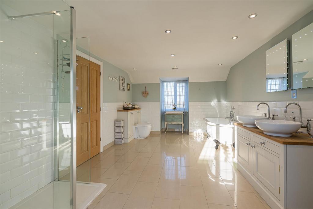 Master En-Suite