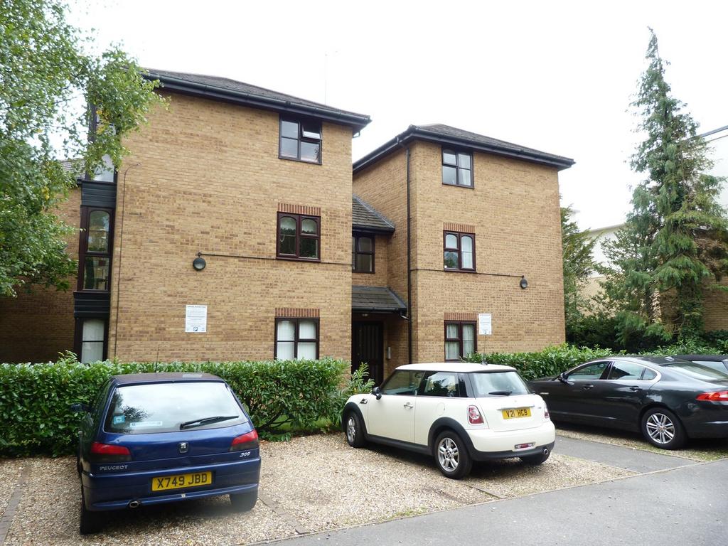 Ashley Park Road, WALTONONTHAMES, KT12 1 bed flat to rent £1,050