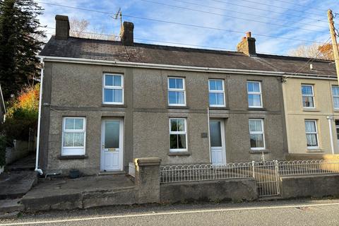 Llanybydder - 3 bedroom end of terrace house for sale