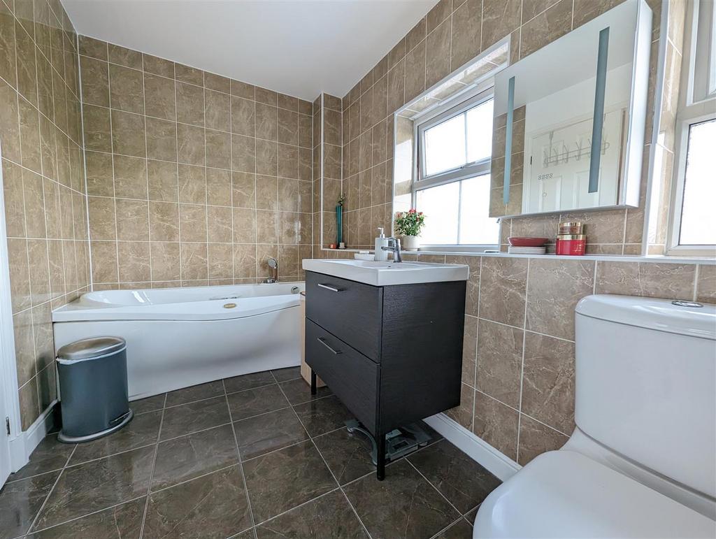 En suite bathroom/wc