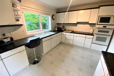 5 Eastmere, Swindon, SN3 6JY