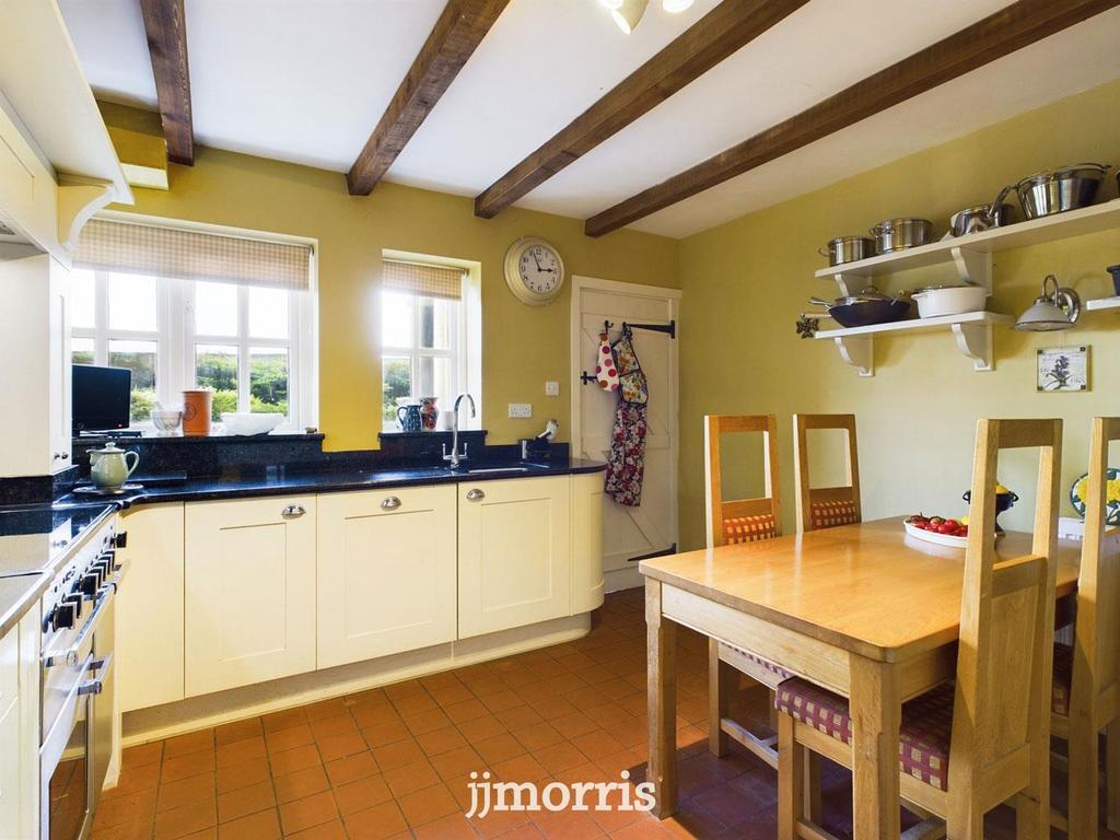 Kitchen/Breakfast Area