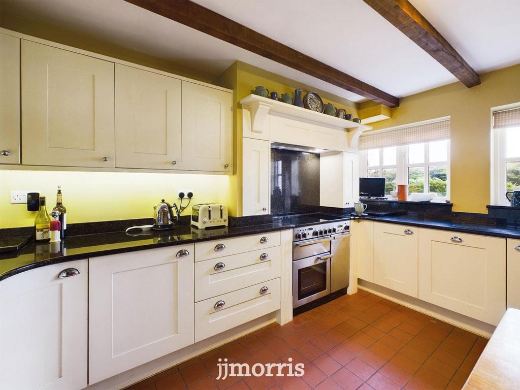 Kitchen/Breakfast Area