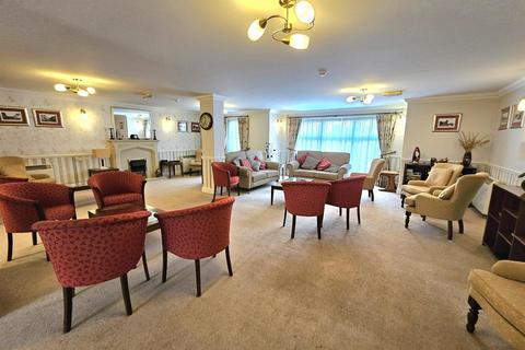 1 bedroom flat for sale, Daffodil Court, Newent