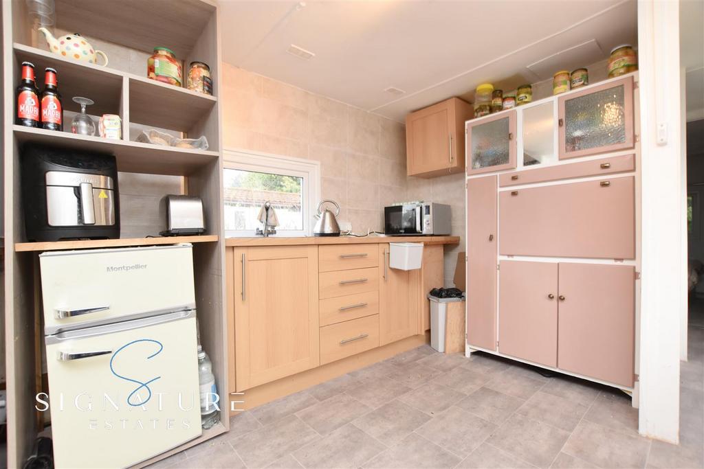 Kitchen (11).jpg