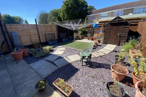 27 Bellver, Toothill, Swindon, SN5 8JU