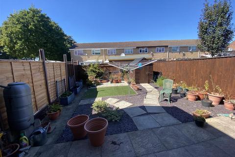 27 Bellver, Toothill, Swindon, SN5 8JU