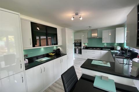 8 Ash Close, Swindon, SN5 5DF