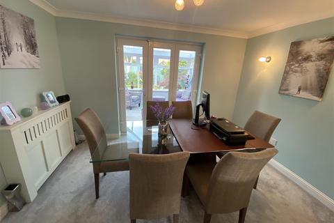 8 Ash Close, Swindon, SN5 5DF