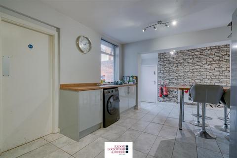 128 Rawmarsh Hill, Parkgate, Rotherham, S62 6EX