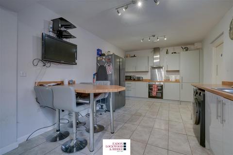 128 Rawmarsh Hill, Parkgate, Rotherham, S62 6EX