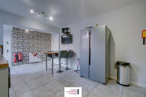 128 Rawmarsh Hill, Parkgate, Rotherham, S62 6EX
