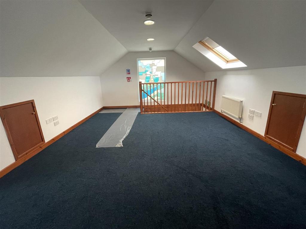 First Floor Office, Cross Hands... Property £650 pcm (£150 pw)