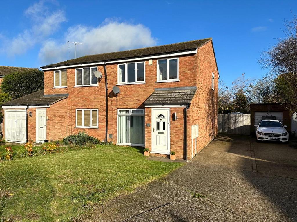 Lowlands Close, Rectory Farm, Northampton NN3 3 bed semidetached house
