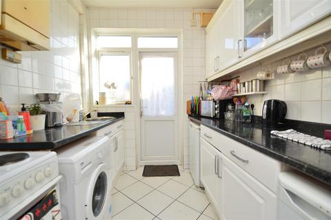3 bedroom end of terrace house for sale, Ashurst Drive, Ilford, IG2 6SQ