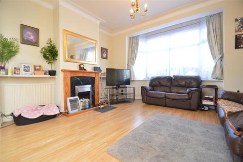 3 bedroom end of terrace house for sale, Ashurst Drive, Ilford, IG2 6SQ