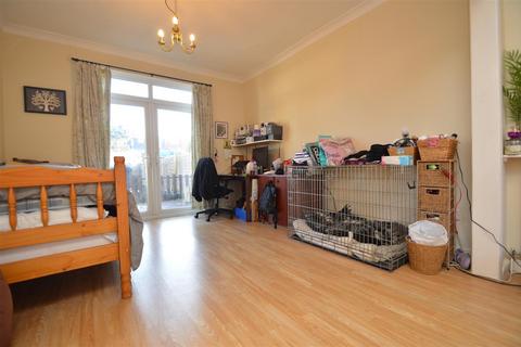 3 bedroom end of terrace house for sale, Ashurst Drive, Ilford, IG2 6SQ