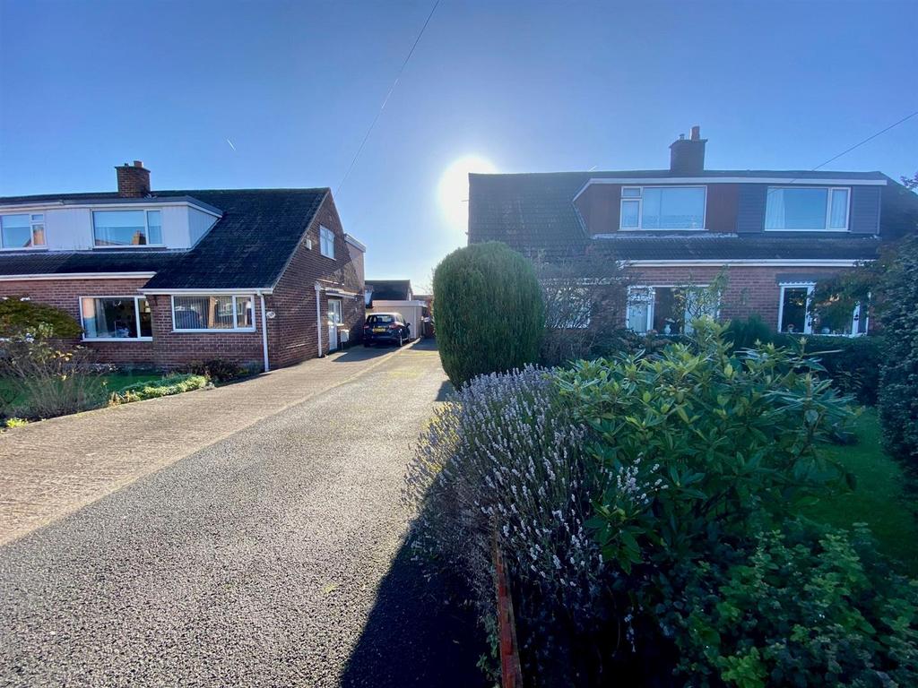 Meadow Close, Roberttown 3 bed semidetached house for sale £229,950