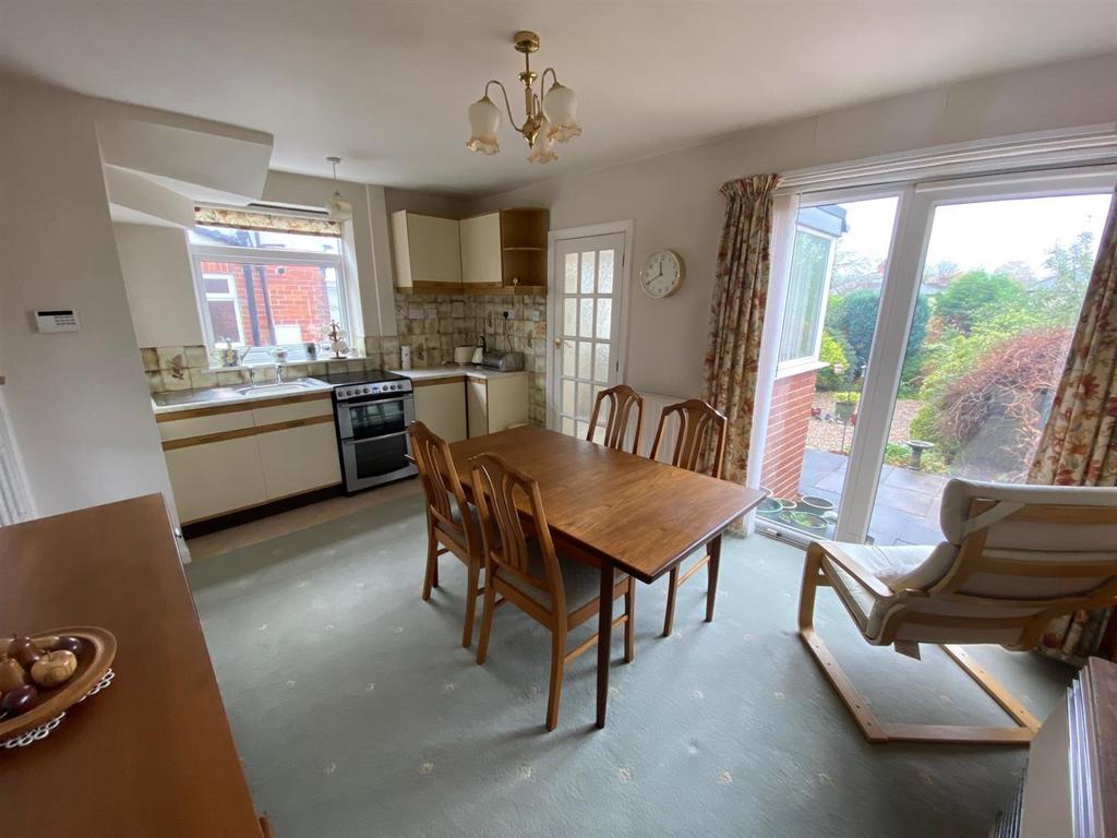 Parker Lane, Mirfield 3 bed semidetached house for sale £235,000