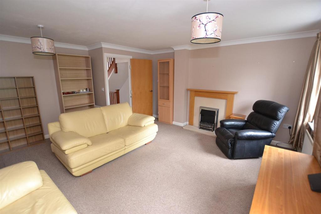 Copenhagen Way, Aylsham Road, Norwich 3 bed townhouse £995 pcm (£230 pw)