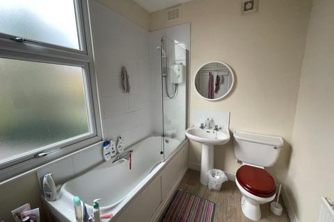 6 bedroom terraced house to rent, West Street, Leicester