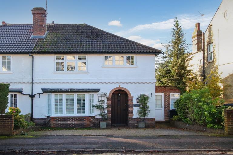 BELMONT ROAD, LEATHERHEAD, KT22 3 bed semidetached house £750,000