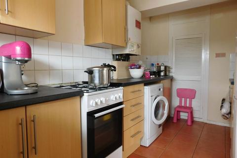 2 bedroom flat for sale, Gurnell Grove, West Ealing, London, W13