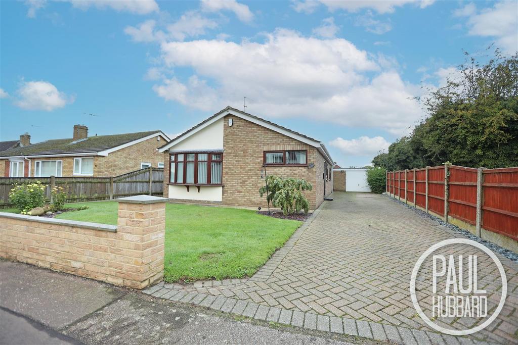 Walk, Gunton, NR32 2 bed detached bungalow for sale £325,000