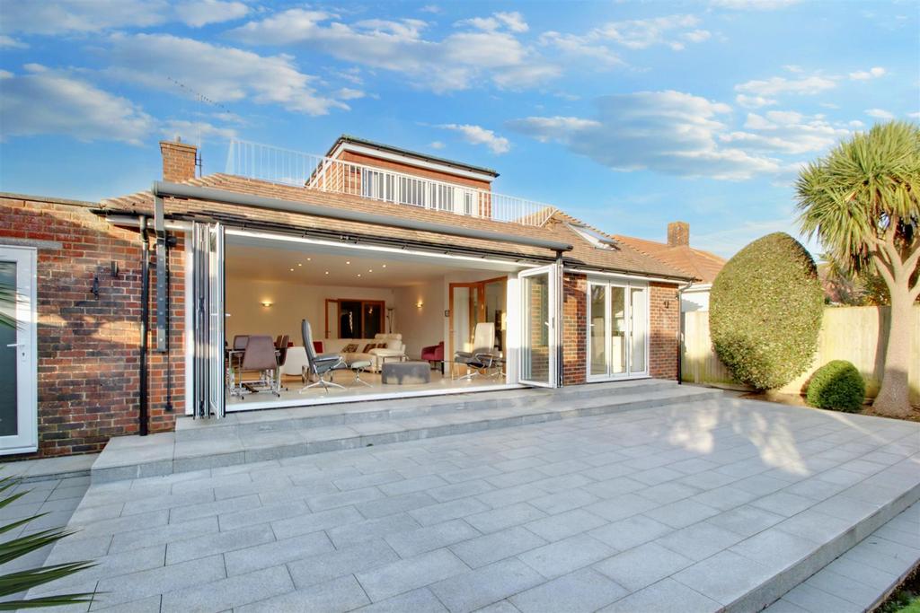 St. Malo Close, Ferring, Worthing 3 bed detached bungalow for sale £