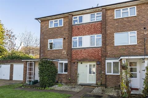 37 South Terrace, Surbiton, KT6 6HT