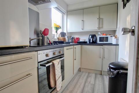 1 bedroom apartment for sale, Thurlow Avenue, Beverley