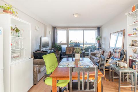 16 Knighthead Point, London, E14 8SR