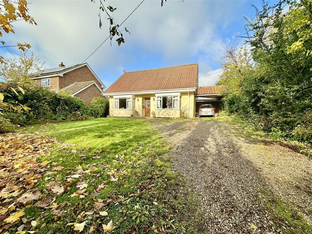 Norwich Road, Strumpshaw NR13 2 bed chalet for sale £550,000