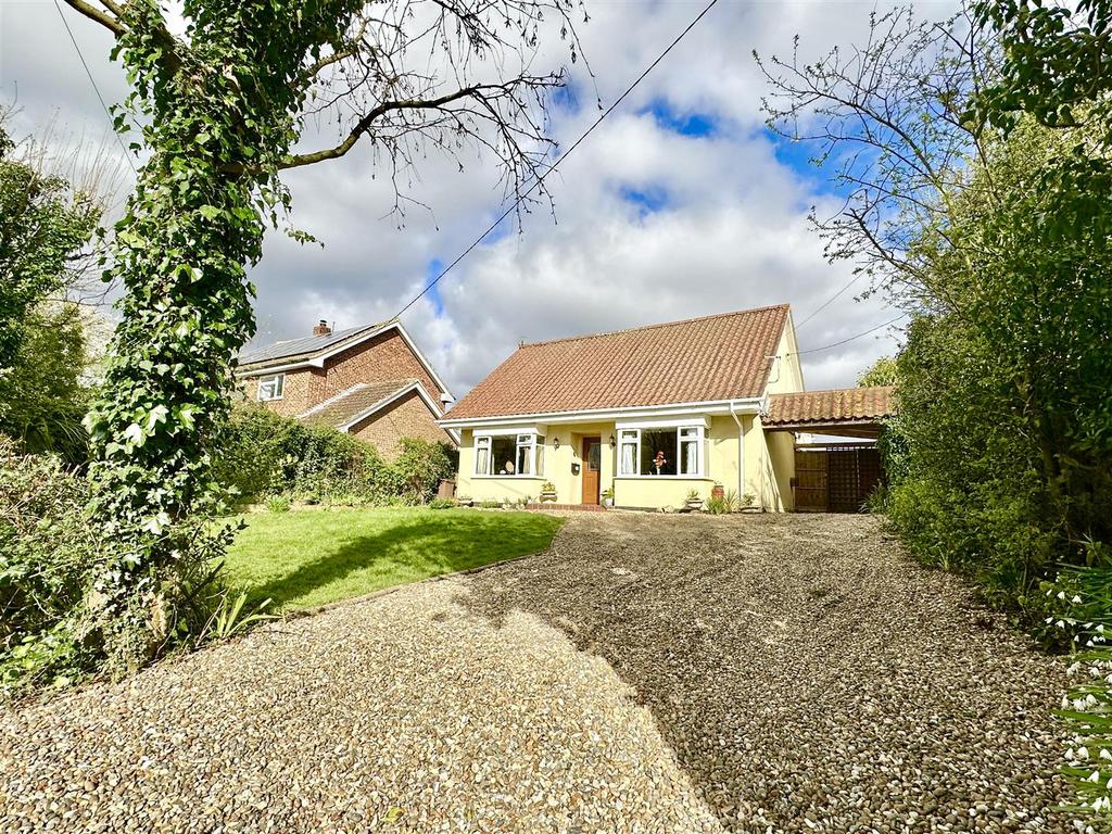Front aspect and driveway.JPEG