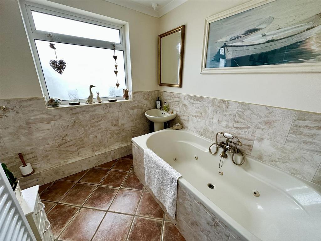 Bathroom.JPEG