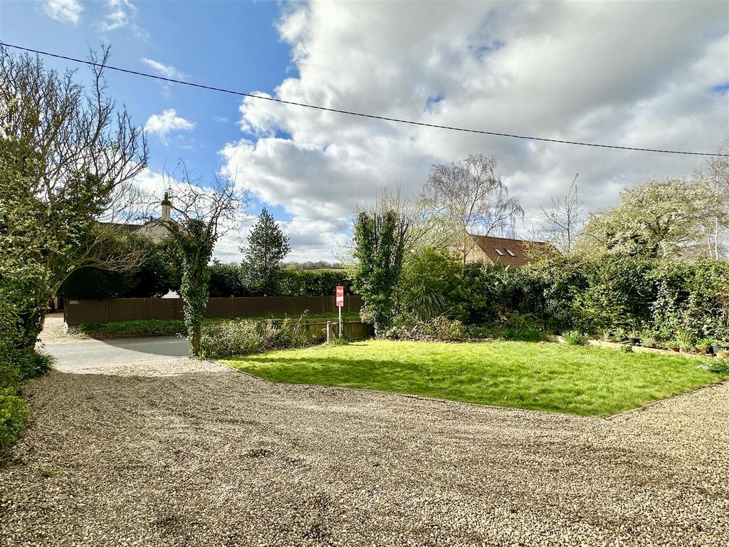 Front garden.JPEG