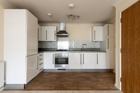 2 bedroom flat to rent - Lawn Road, Northfleet, DA11