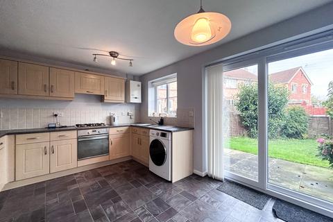 3 bedroom semi-detached house for sale, Gloucester Court, DN15