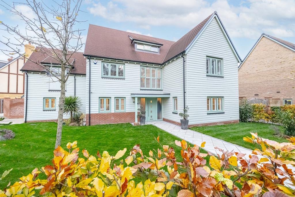 Harold Close, Rochford, SS4 5 bed detached house for sale £950,000