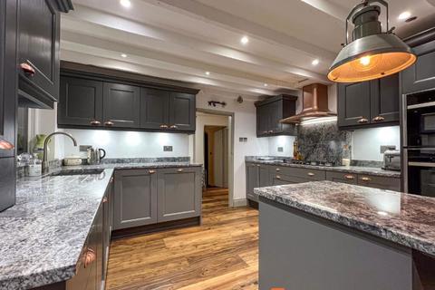 4 bedroom detached house for sale - Main Street, Farnsfield, Newark, Nottinghamshire, NG22 8EF