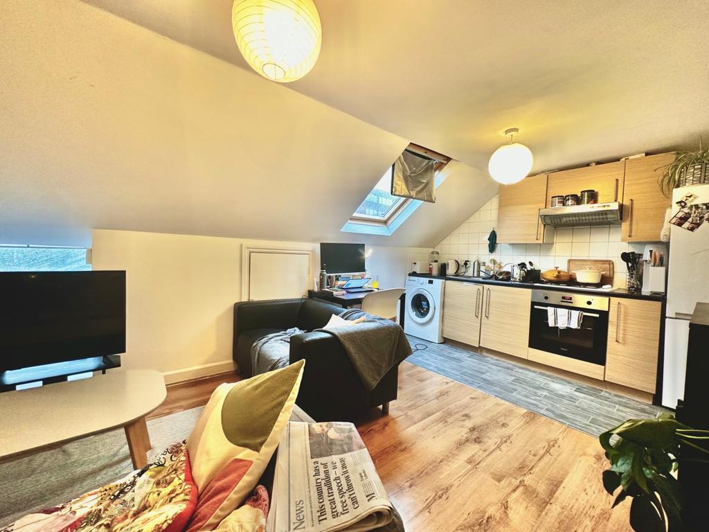 Two Bedroom Flat to rent in Tooting