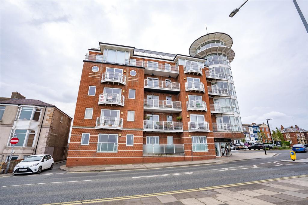 Sea View Street, Cleethorpes, Lincolnshire, DN35 2 bed apartment for