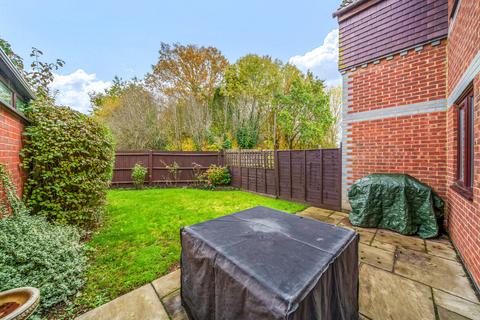 9 Bowers Close, Guildford, GU4 7NE