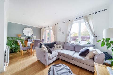 9 Bowers Close, Guildford, GU4 7NE