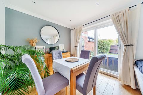 9 Bowers Close, Guildford, GU4 7NE