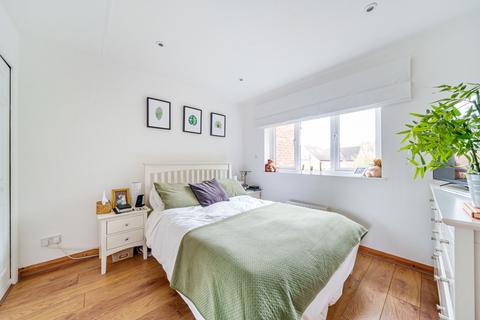 9 Bowers Close, Guildford, GU4 7NE